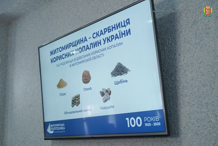 photo5433842127701390222