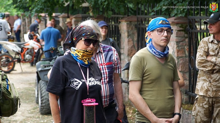 photo5438332889671513144