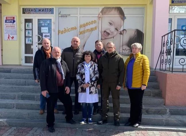 Французькі журналісти відвідали обласний перинатальний центр та привітали директорку з днем народження
