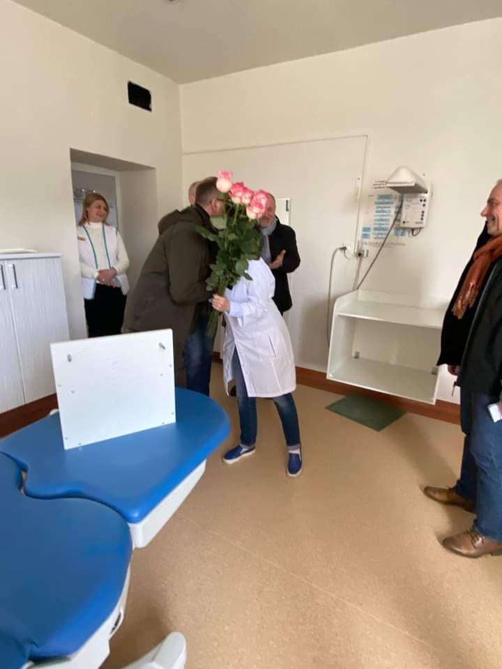 Французькі журналісти відвідали обласний перинатальний центр та привітали директорку з днем народження