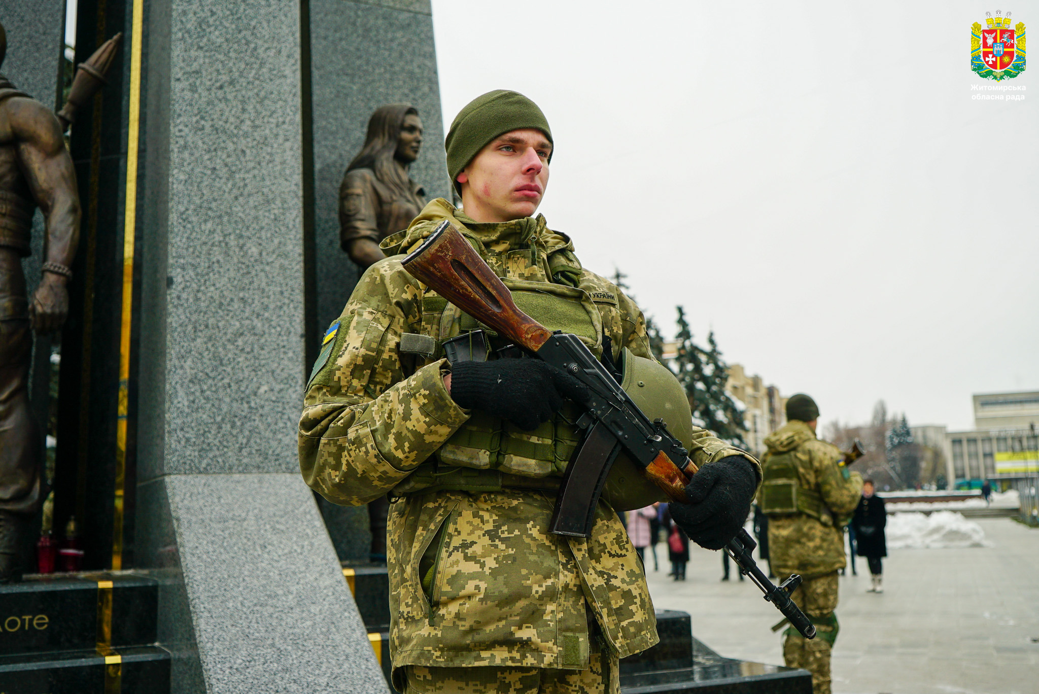 "Ми вдячні звитяжним українським воїнам за кожну хвилину нашої свободи",- Володимир Ширма