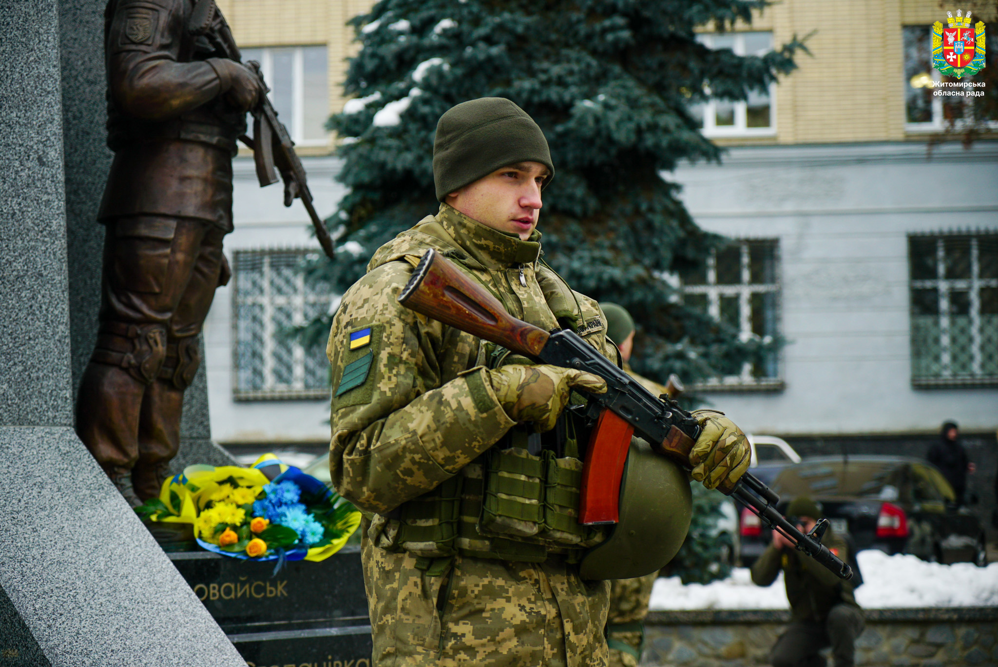 "Ми вдячні звитяжним українським воїнам за кожну хвилину нашої свободи",- Володимир Ширма