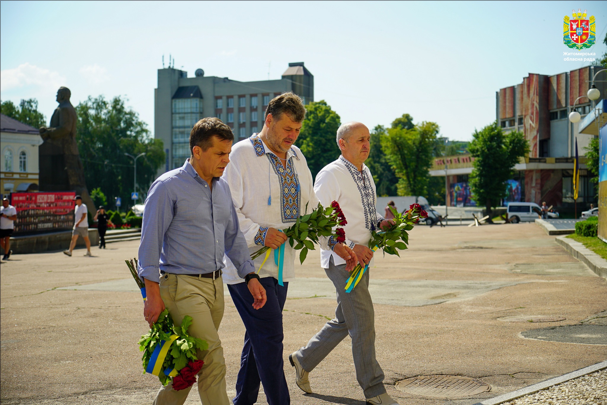 Керівництво області та міста відзначили 26-ту річницю Конституції України 