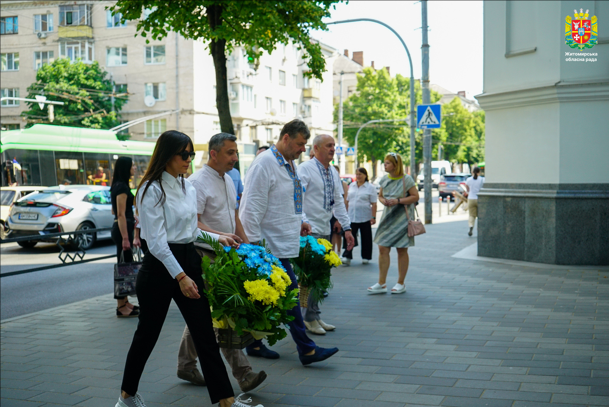 Керівництво області та міста відзначили 26-ту річницю Конституції України 