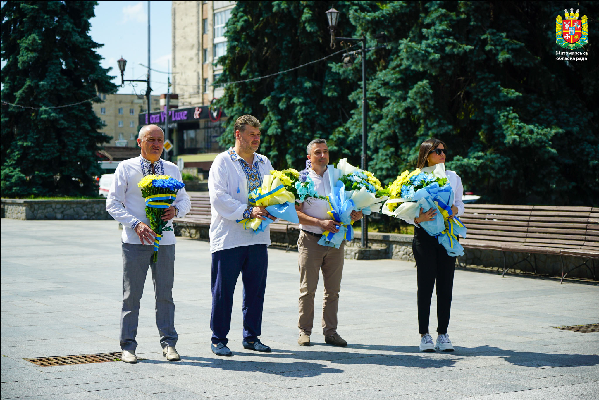 Керівництво області та міста відзначили 26-ту річницю Конституції України 
