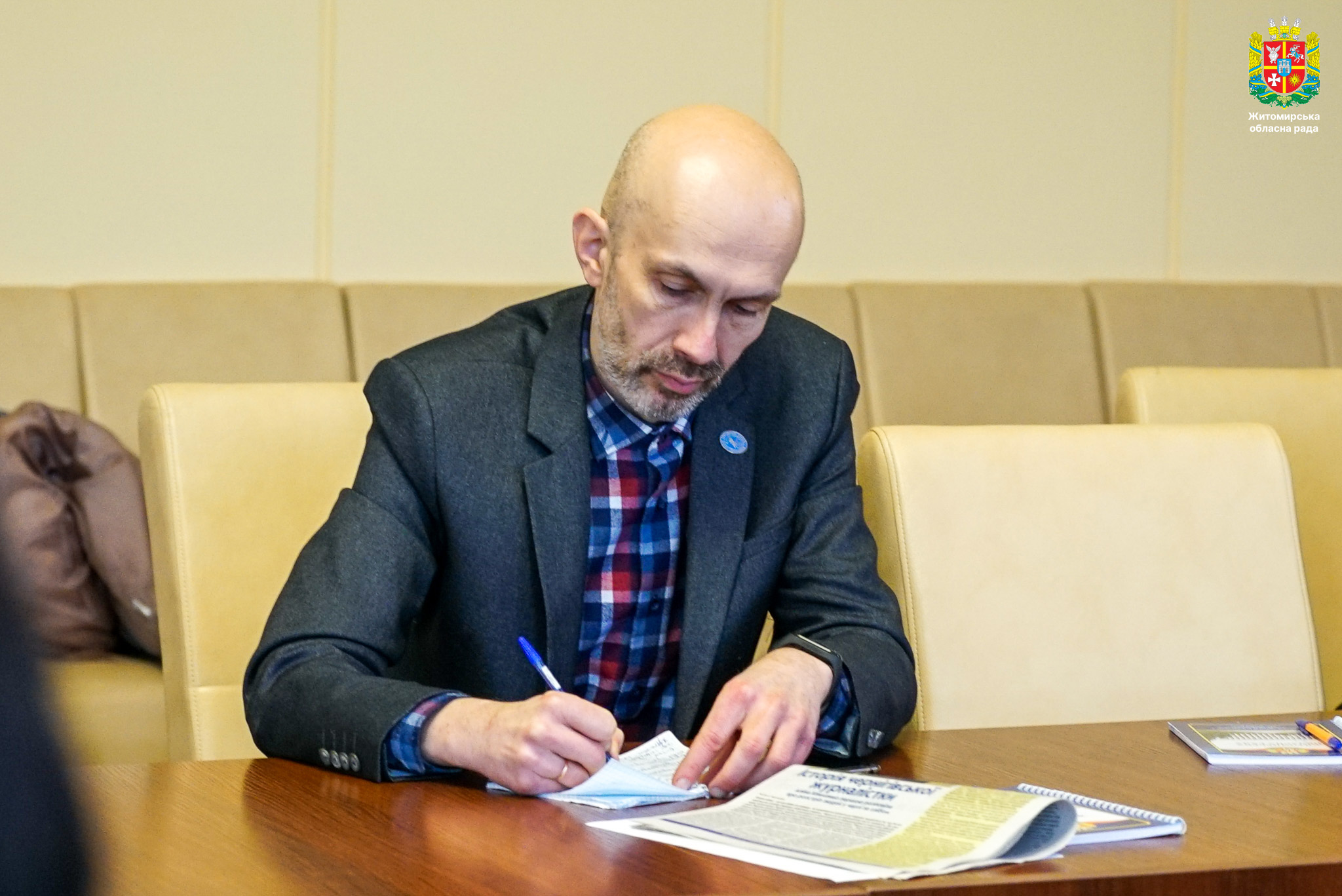 Заступник голови Житомирської обласної ради Володимир Ширма провів робочу зустріч з керівниками та представниками друкованих районних газет Житомирщини.