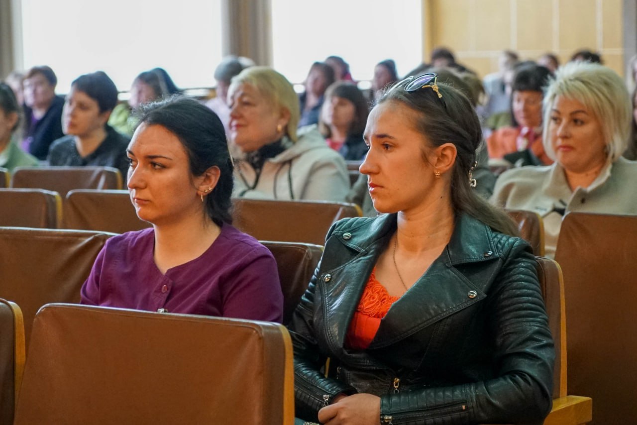 Володимир Ширма привітав медичних сестер обласної лікарні з професійним святом
