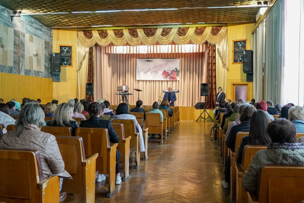 Володимир Ширма привітав медичних сестер обласної лікарні з професійним святом