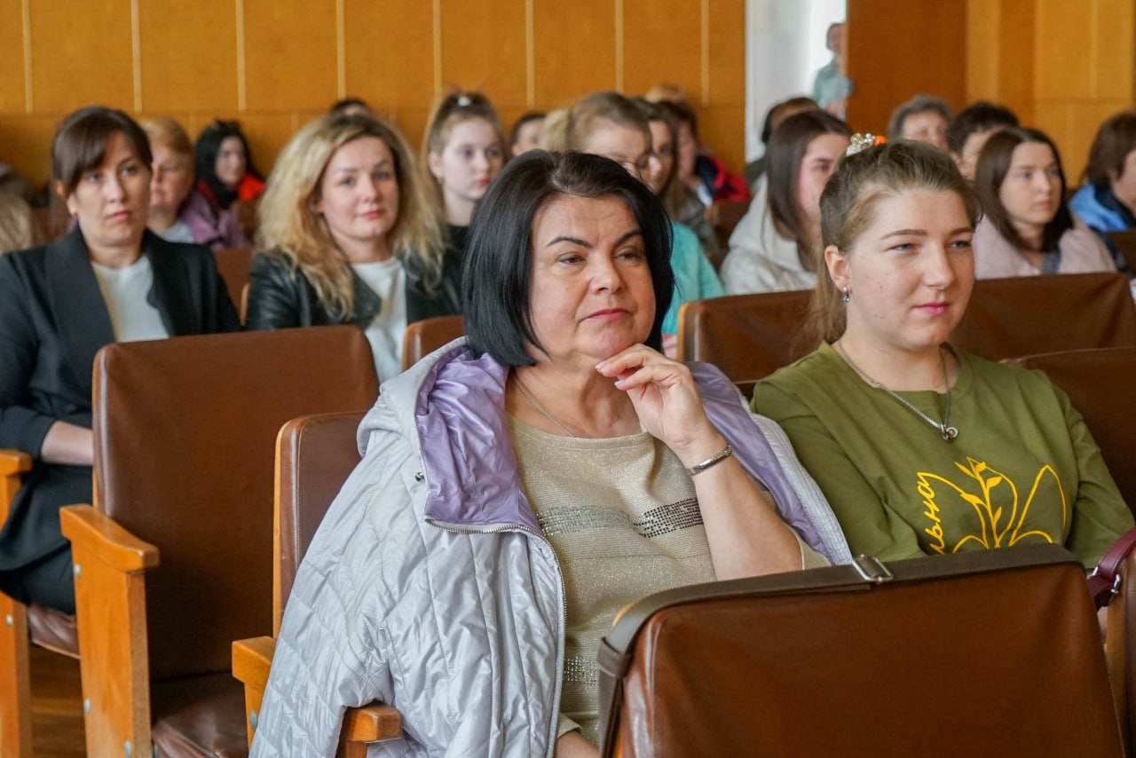 Володимир Ширма привітав медичних сестер обласної лікарні з професійним святом