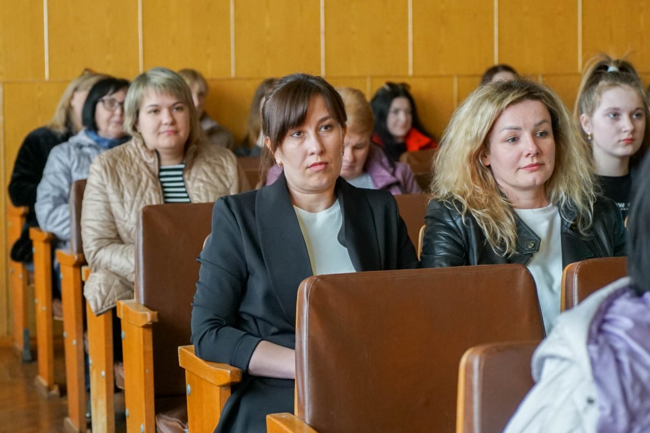 Володимир Ширма привітав медичних сестер обласної лікарні з професійним святом