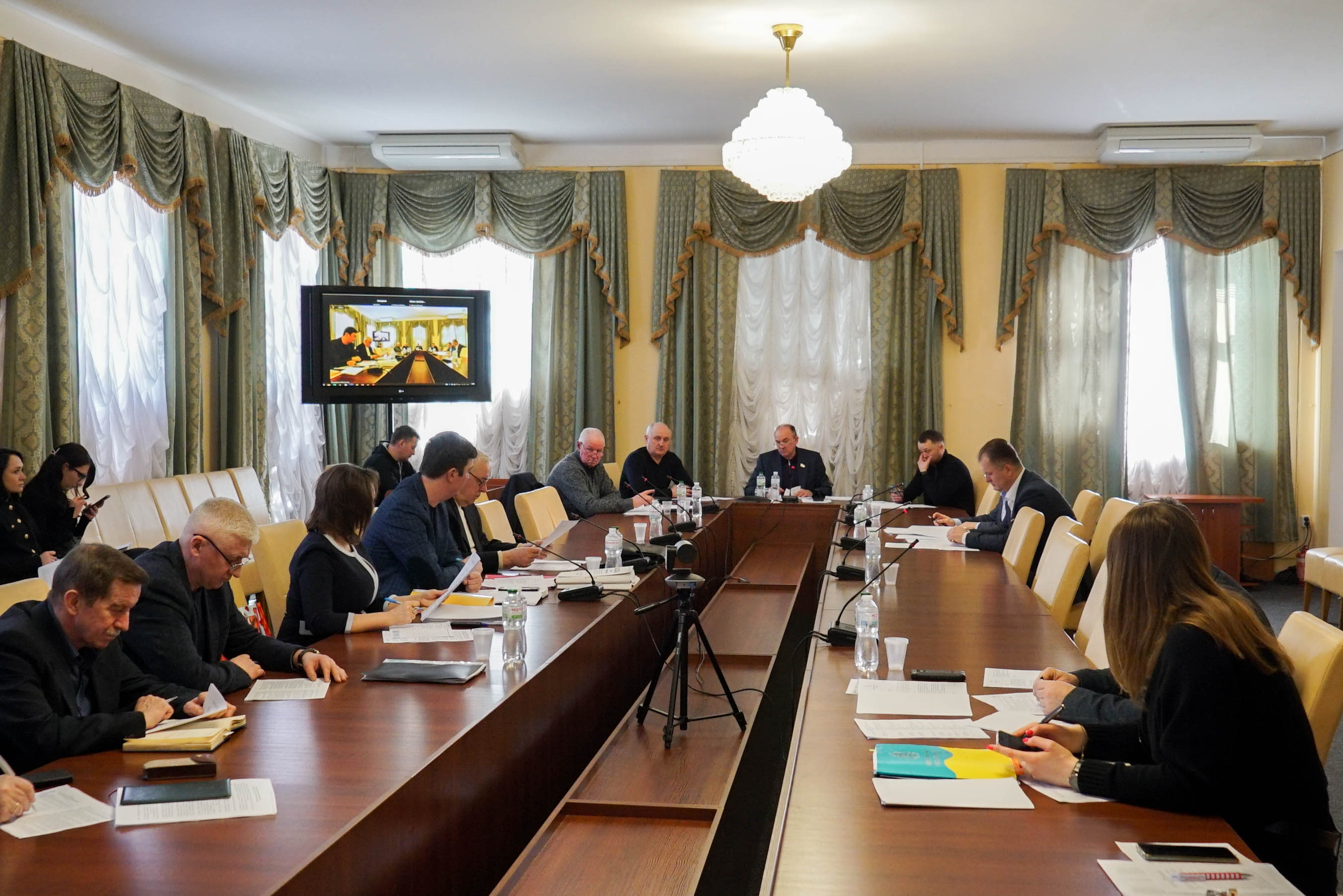 Депутати працювали у постійних  профільних комісіях