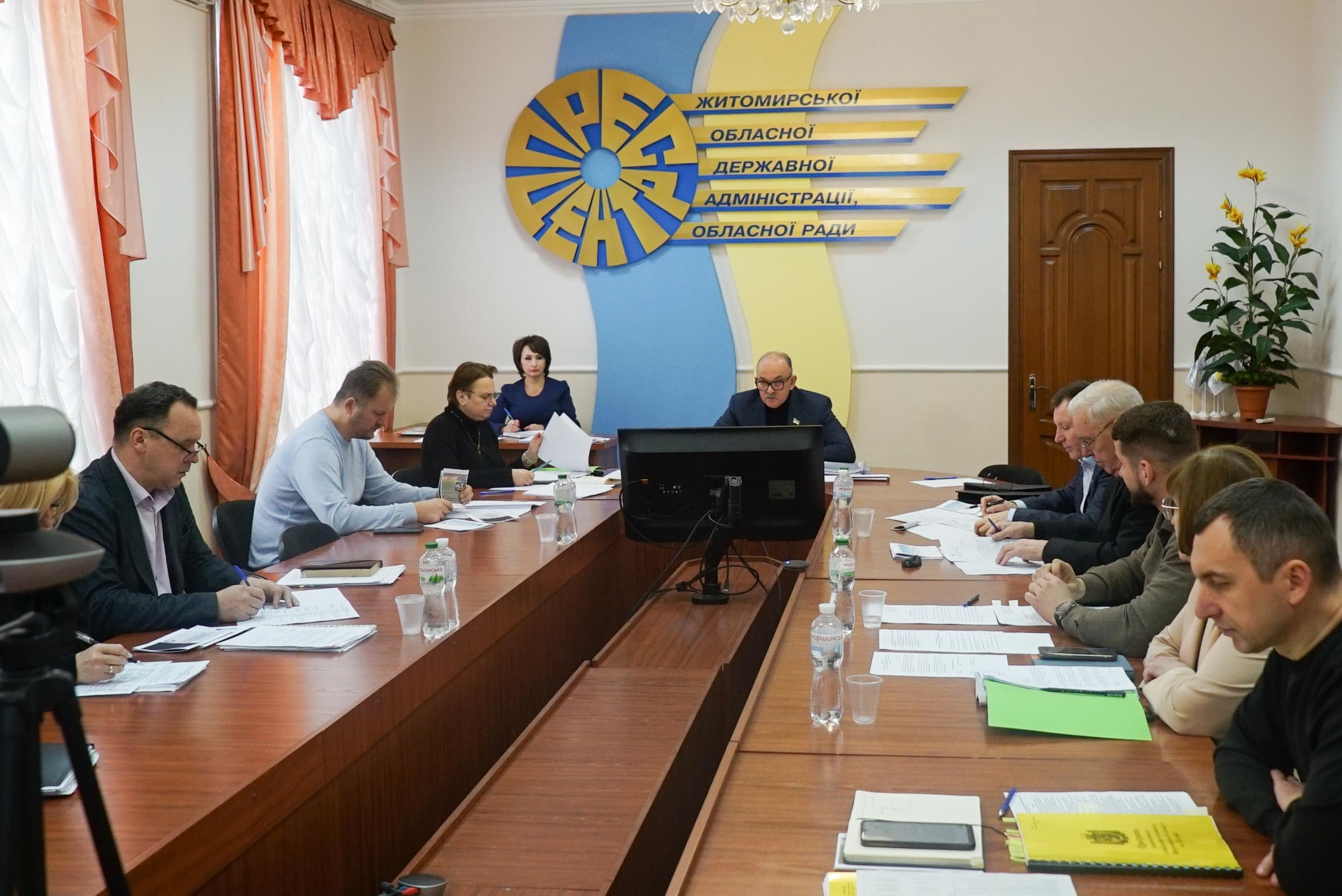 Депутати продовжили роботу у постійних профільних комісіях