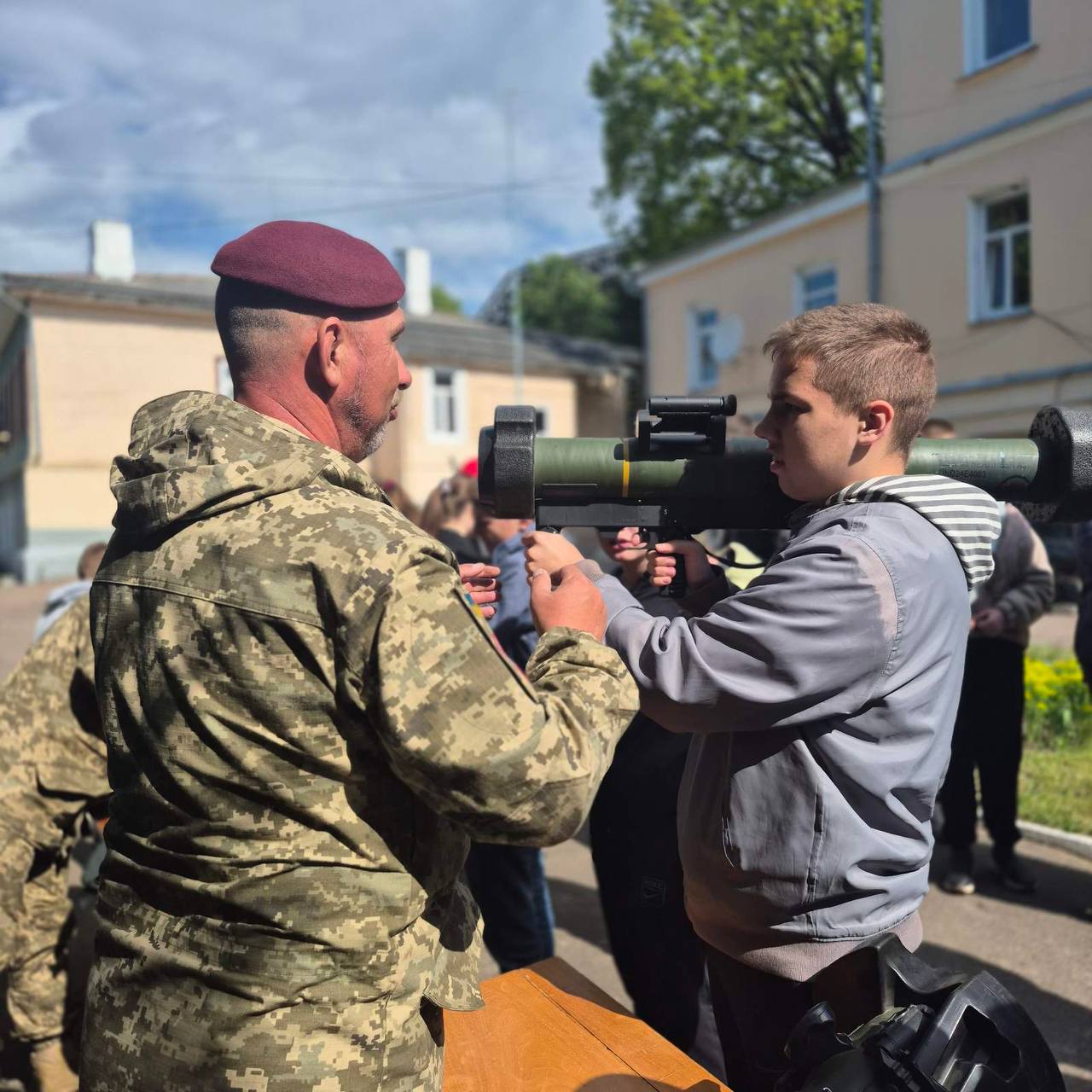 Для дітей з особливими освітніми потребами провели заняття з громадянської оборони за участі військових ДШВ