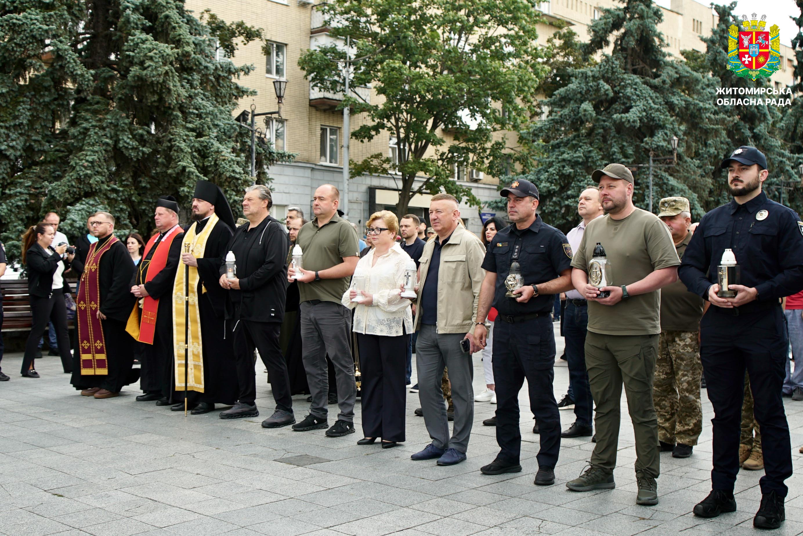 На Житомирщині вшанували пам’ять Захисників і Захисниць України, учасників добровольчих формувань та цивільних, які загинули в полоні