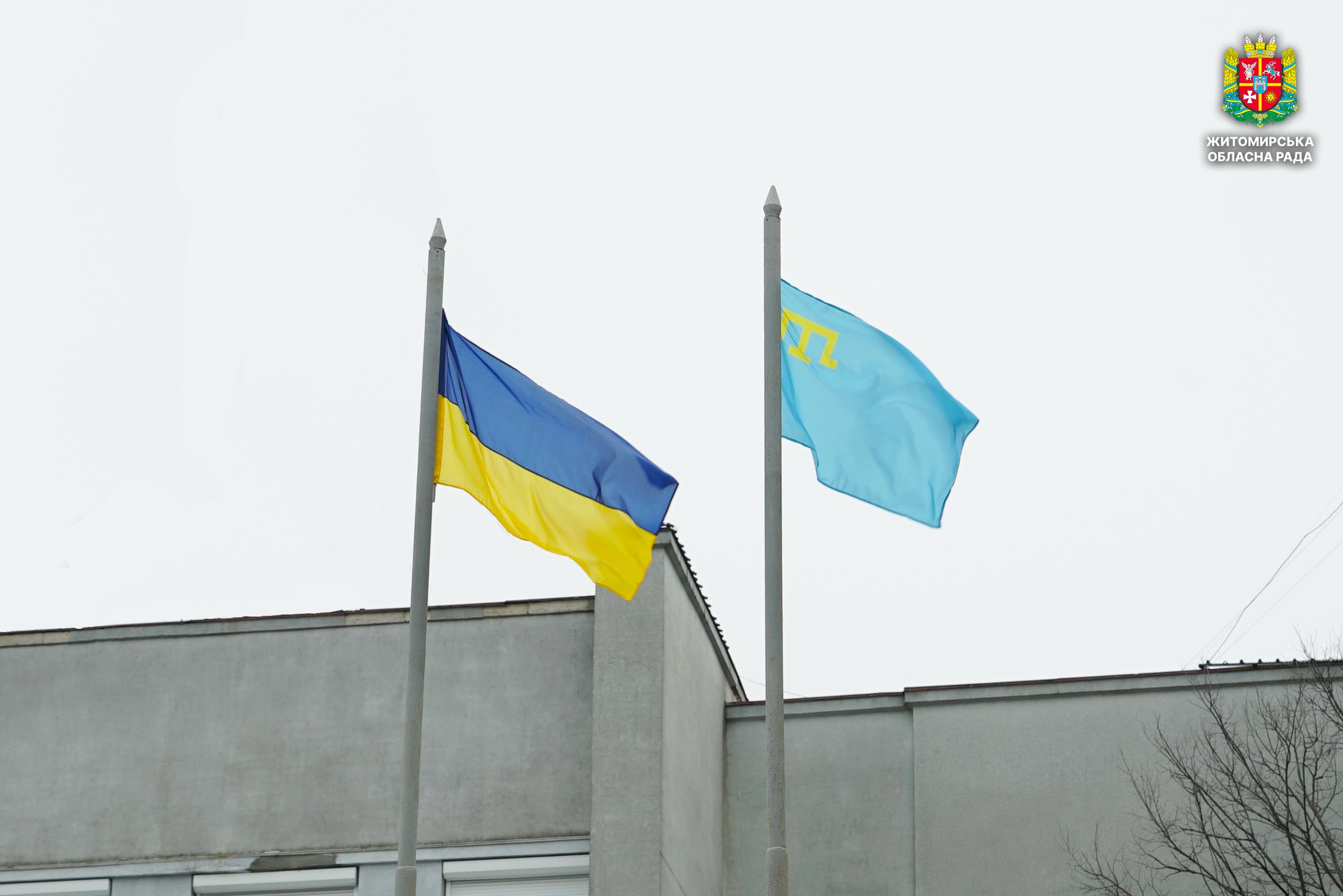 12 років від початку спротиву окупації Криму: у Житомирі підняли кримськотатарський прапор