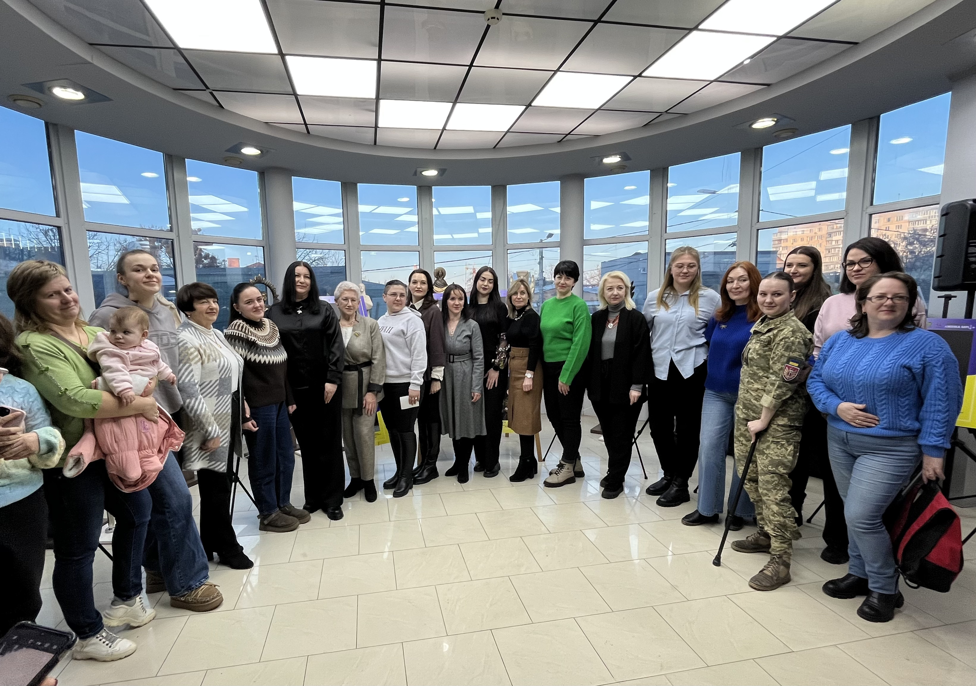 У Житомирі відкрилася виставка про жінок-військових у межах фотопроєкту «Жінка мрії/є»